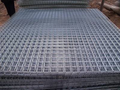 Hot-dipped galvanized welded wire panels in workshop