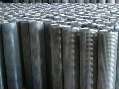 Hot-dipped galvanized welded wire mesh in our warehouse