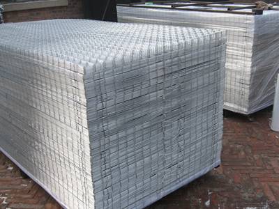 Hot-dipped galvanized welded wire mesh wrapped in plastic film
