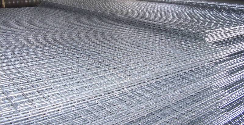 Electro galvanized welded wire mesh panels with good anti-corrosion feature.