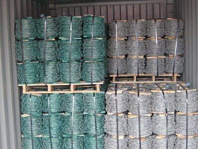 Two pallets PVC coated barbed wire and two pallets galvanized barbed wire in the container.