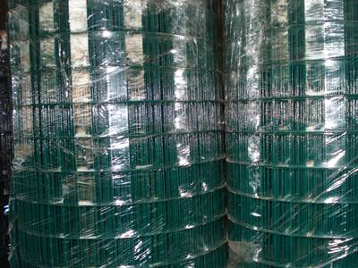 Green PVC coated welded wire mesh roll packaged in plastic film