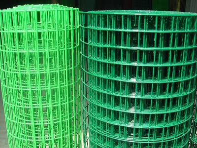 PVC coated welded wire mesh rolls in green and light-green color