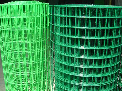 PVC coated square welded wire mesh rolls in green and light-green color