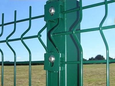 Two green color curvy wire mesh fences are connected by double clips.