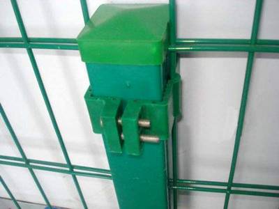 Two pieces of double wire fences are connected by plastic clamp.