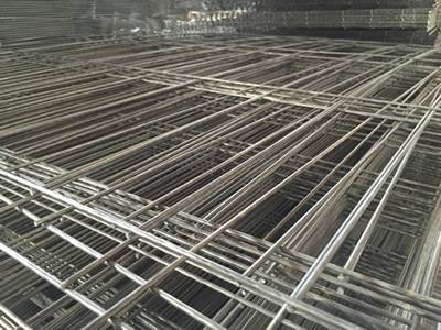 Stainless steel heavy duty welded wire panels in warehouse