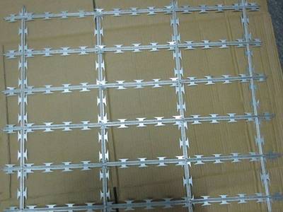 A piece of straight razor wire with rectangular meshes.