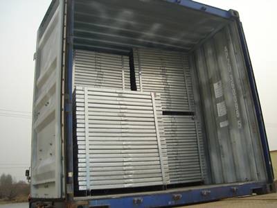 Welded steel bar grating with steel pallet package loaded in container for delivery