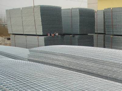 Welded steel bar grating with steel pallet package in our factory yard.