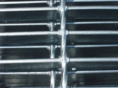 A details of bearing bars on the welded steel grating.