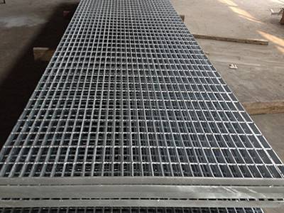 welded steel gratings in workshop